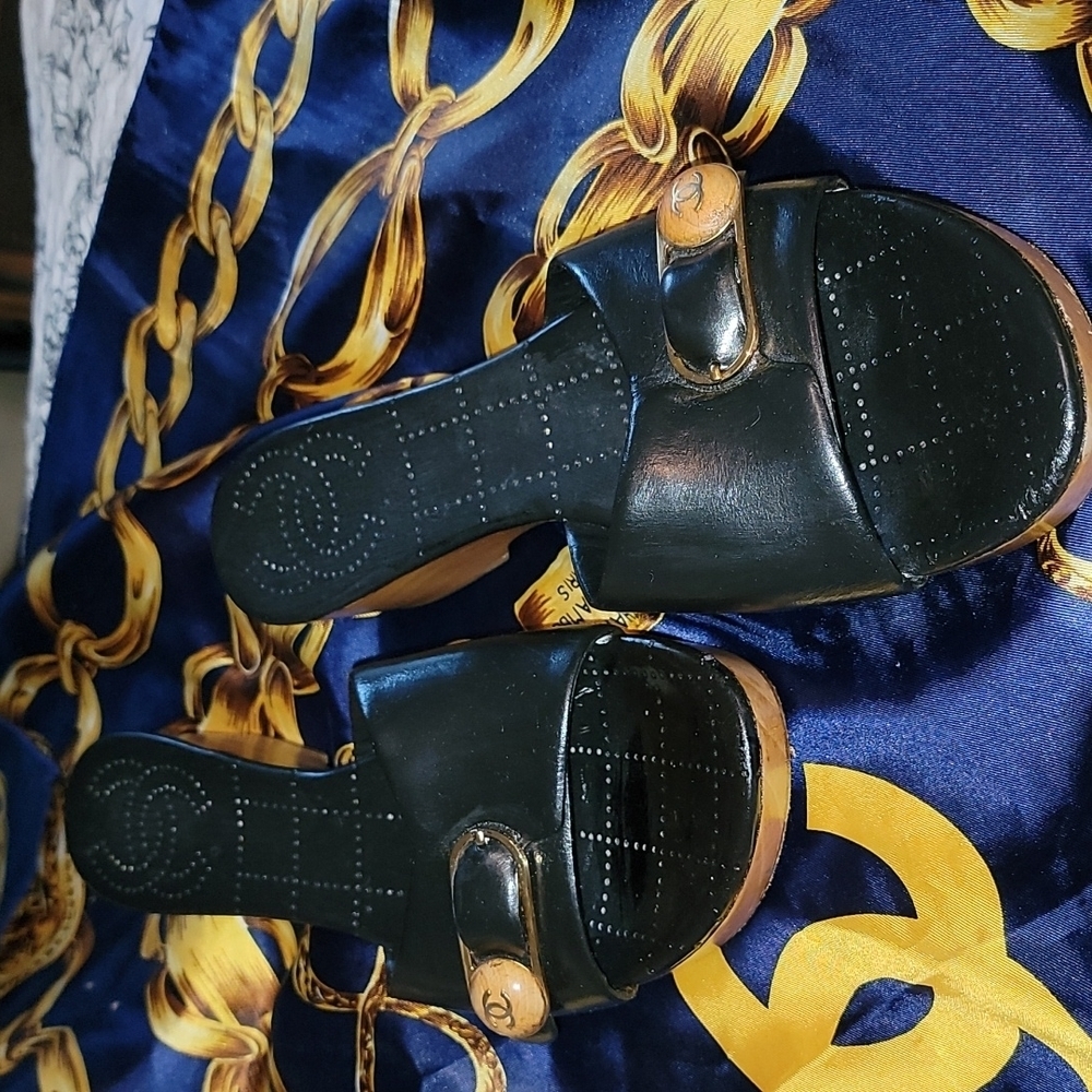 CHANEL SANDALS AUTHENTIC,AUTHENTIC GORGEOUS